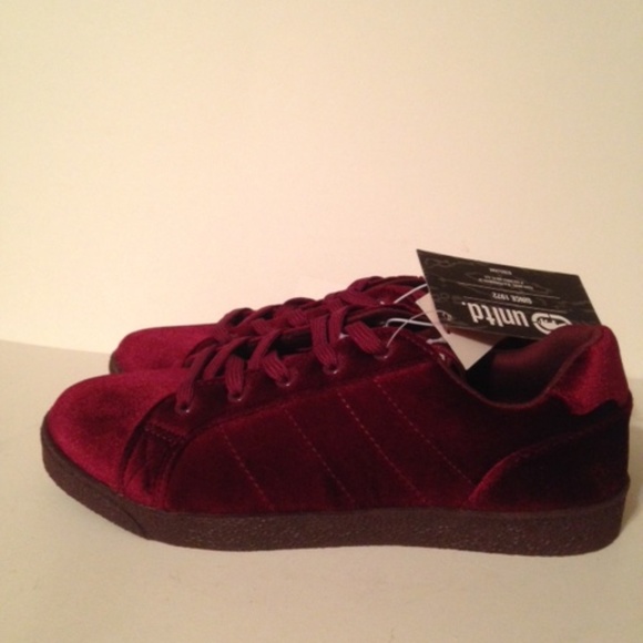 Unltd. Cranberry Raspberry Maroon Lace-Up Sneaker - Picture 2 of 4